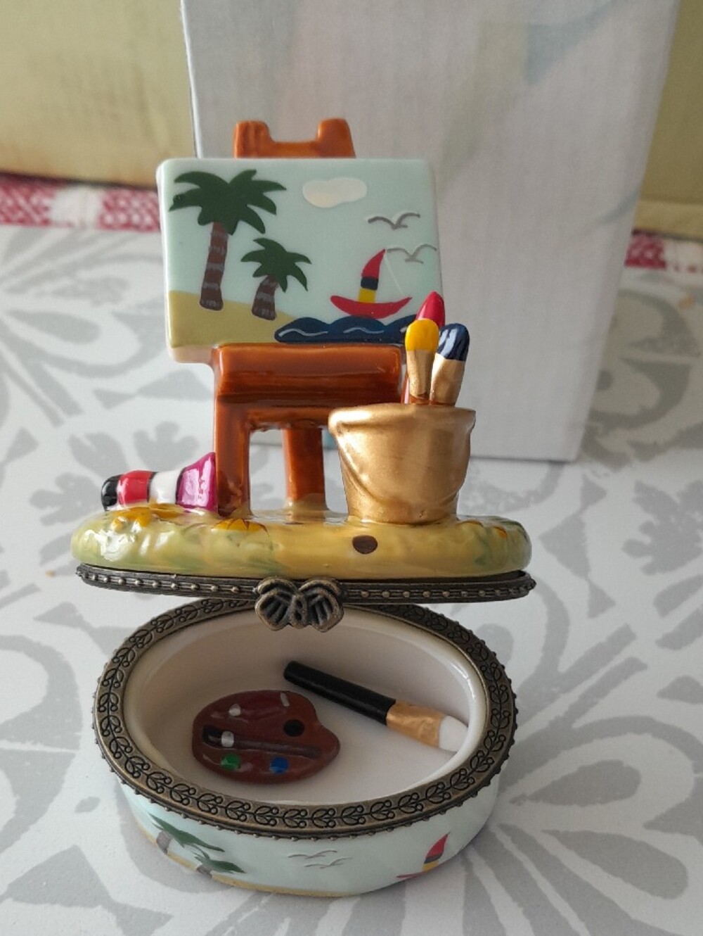 Beach-Themed Trinket Box with Artist Easel - Picture 3 of 3